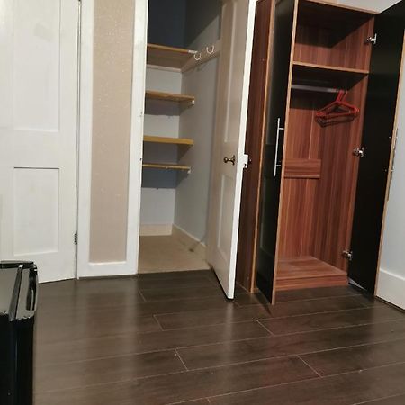 Neat Double Room Londres Extérieur photo
