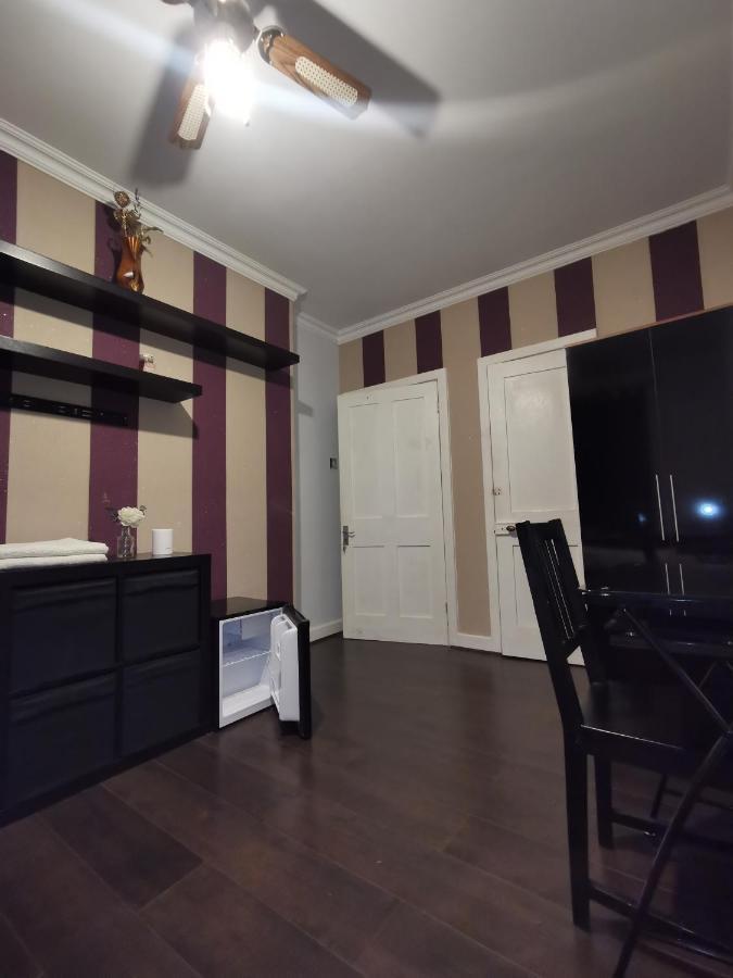Neat Double Room Londres Extérieur photo