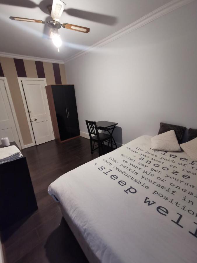 Neat Double Room Londres Extérieur photo